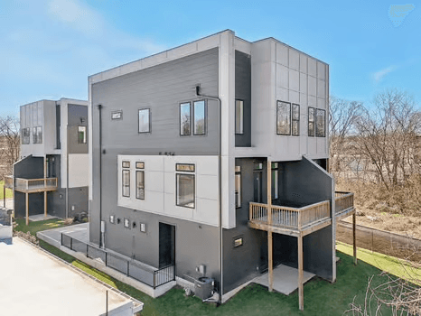 Columbia Townhome: 107 E 9th St