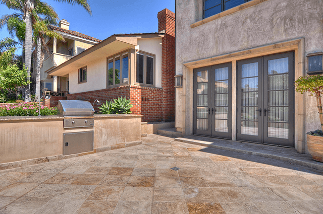 Corona del Mar House: 222 Iris Ave