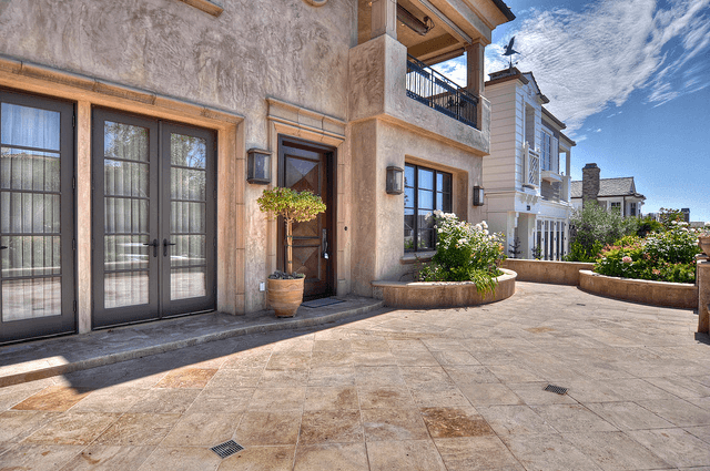 Corona del Mar House: 222 Iris Ave