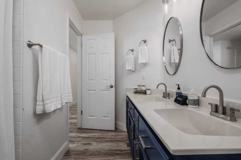 elk grove House: 9161 kneeland court
