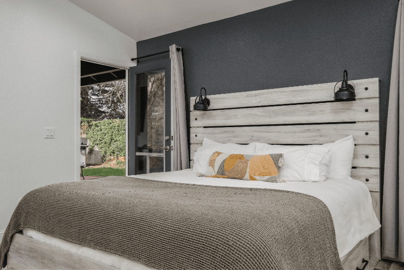 elk grove House: 9161 kneeland court