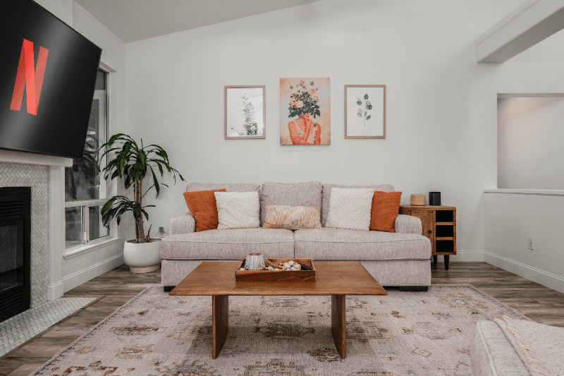 elk grove House: 9161 kneeland court