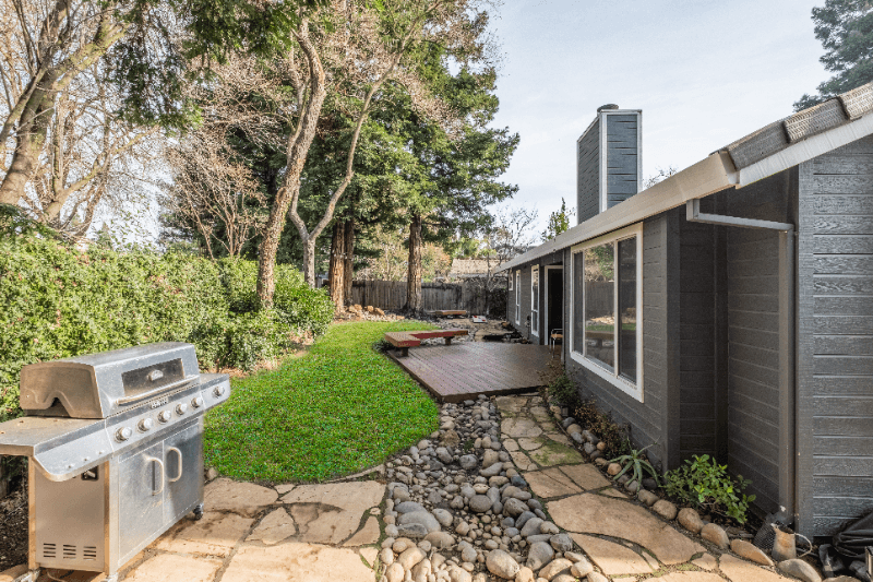 elk grove House: 9161 kneeland court