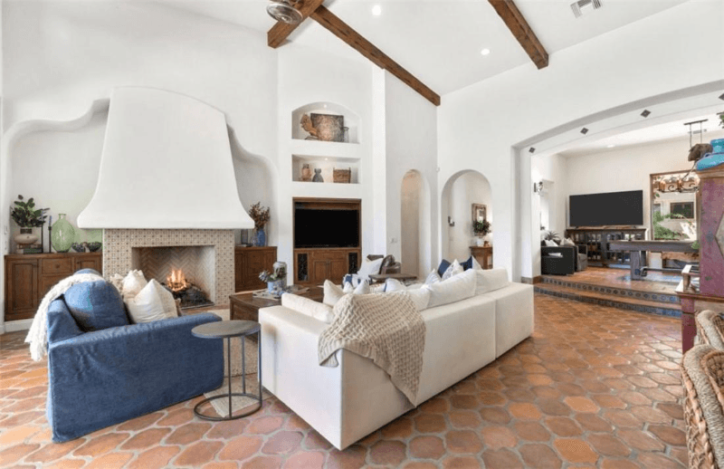 La Quinta House: 56145 Village DR