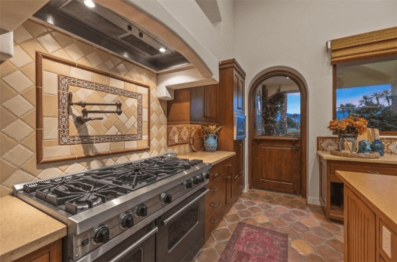 La Quinta House: 56145 Village DR