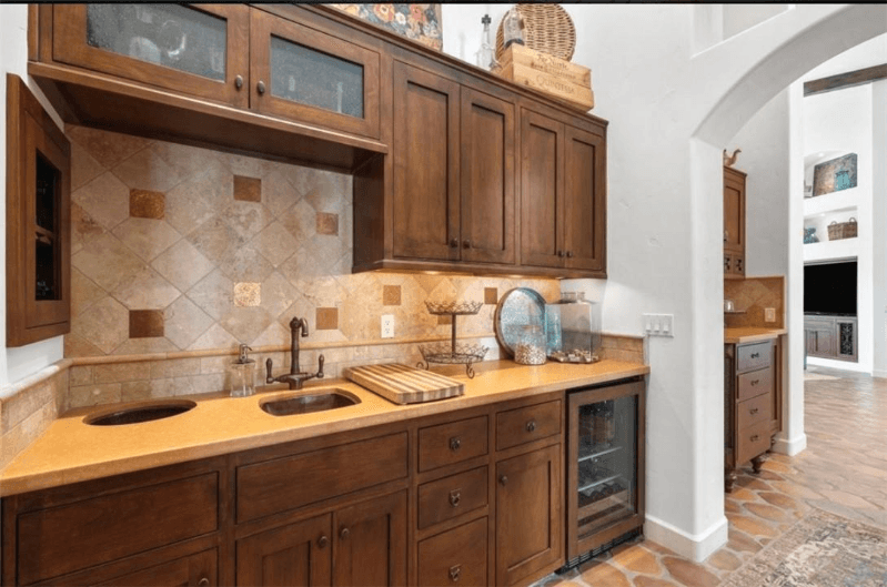 La Quinta House: 56145 Village DR