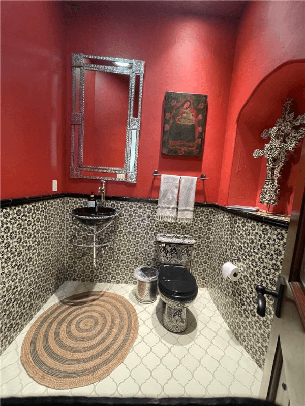 La Quinta House: 56145 Village DR