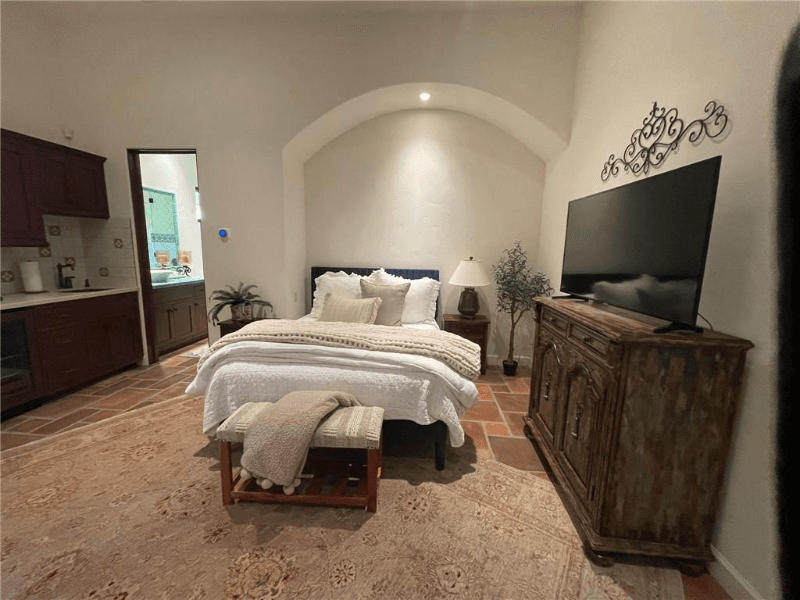 La Quinta House: 56145 Village DR