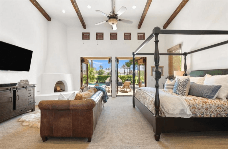 La Quinta House: 56145 Village DR