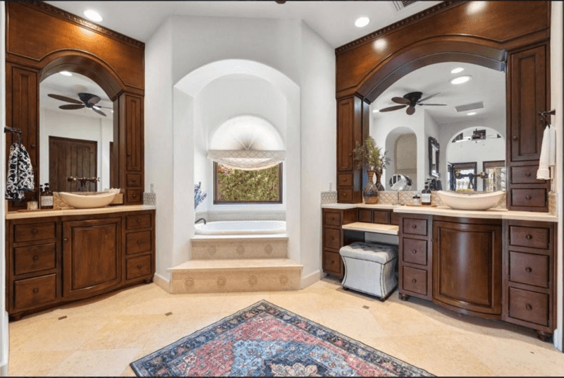La Quinta House: 56145 Village DR