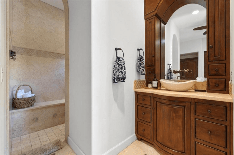 La Quinta House: 56145 Village DR