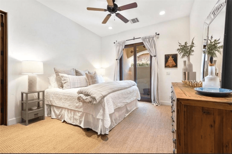 La Quinta House: 56145 Village DR