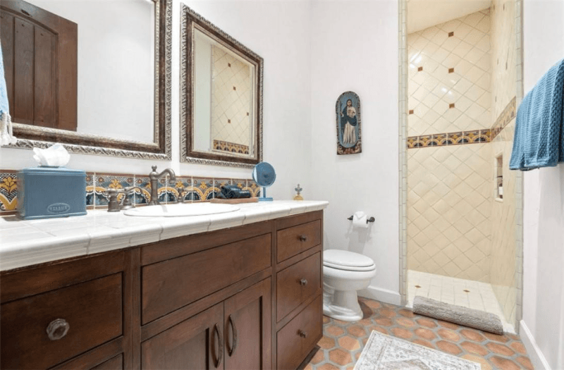 La Quinta House: 56145 Village DR