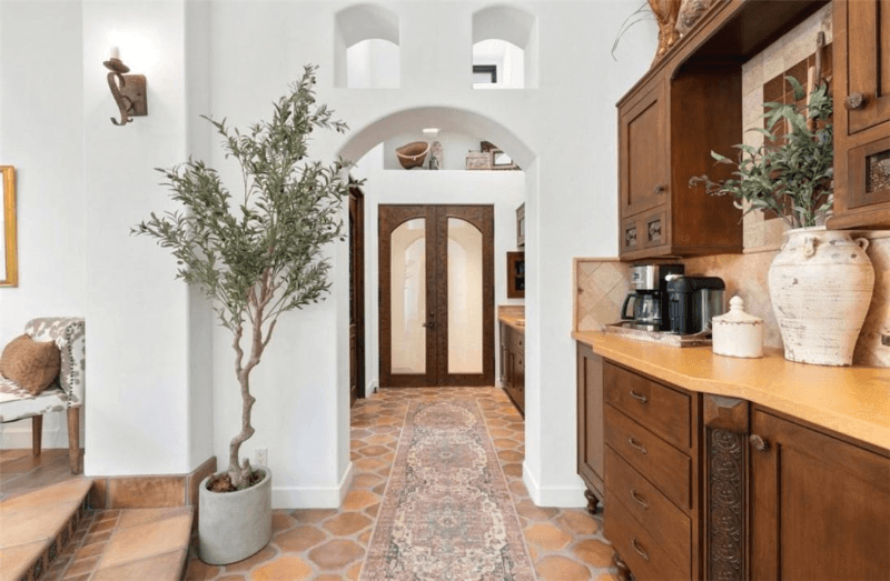 La Quinta House: 56145 Village DR