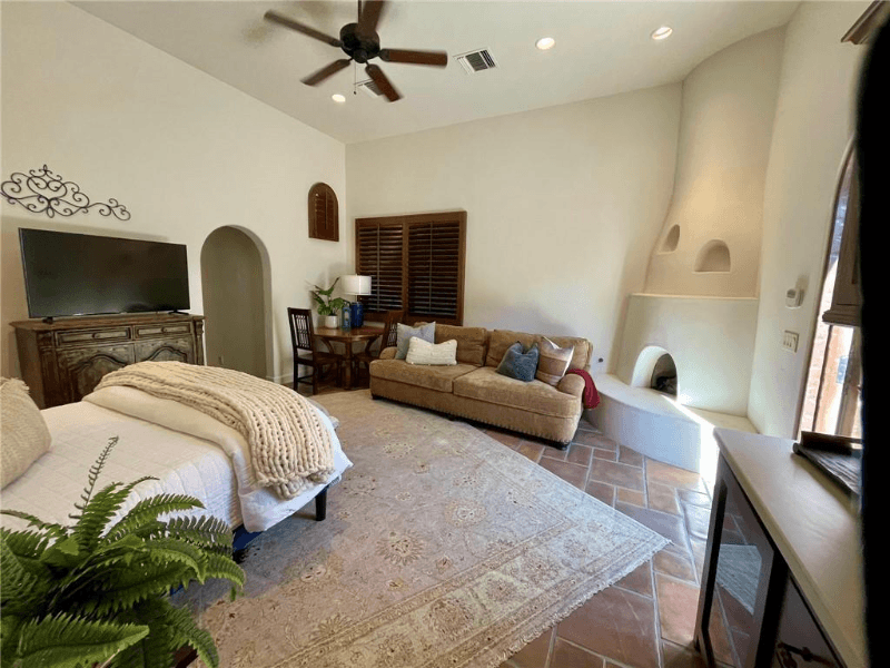 La Quinta House: 56145 Village DR