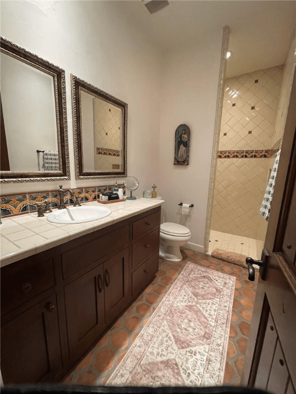 La Quinta House: 56145 Village DR