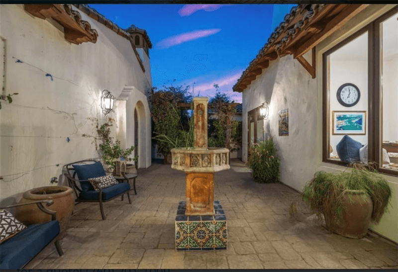 La Quinta House: 56145 Village DR