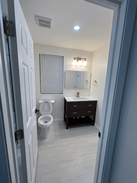 Silver Spring Single Room: 522 E Indian Spring Dr