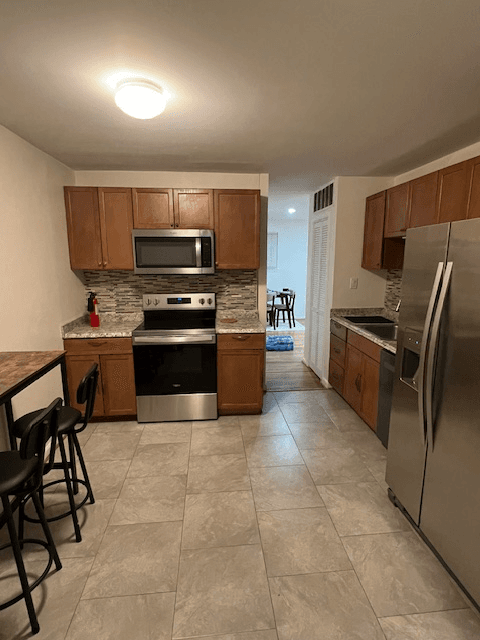 Silver Spring Single Room: 522 E Indian Spring Dr