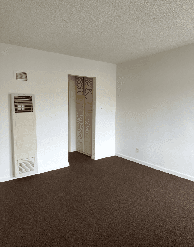 Downey Apartment: 11914 Downey Ave