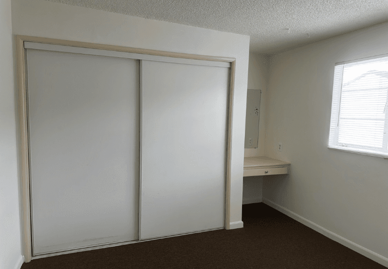 Downey Apartment: 11914 Downey Ave