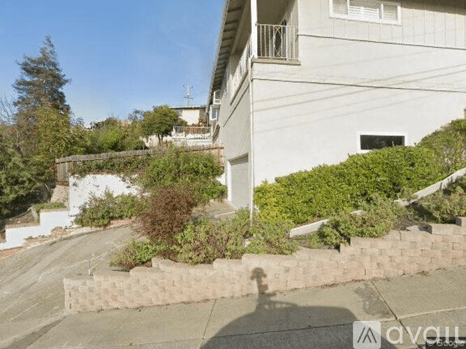 San Leandro Multiplex: 1 Gramercy Dr
