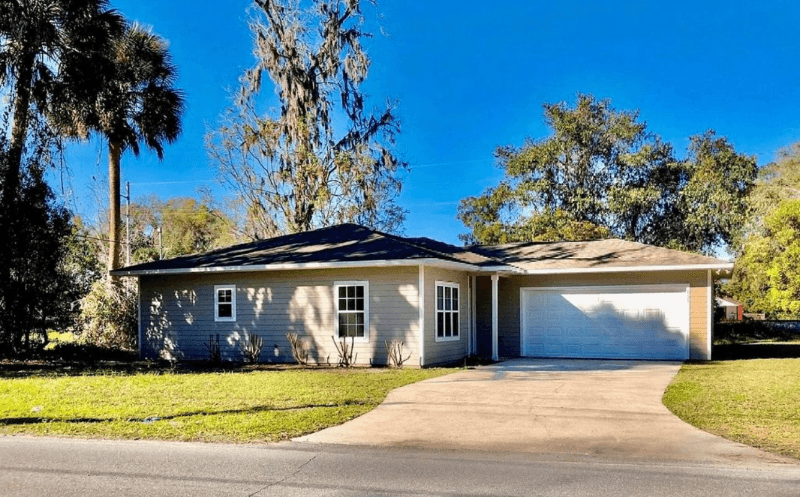 Lake City House: 627 ne washington st