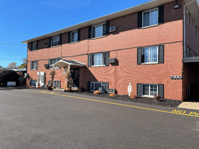 North Canton Apartment: 7320 Sunset Strip NW # 2