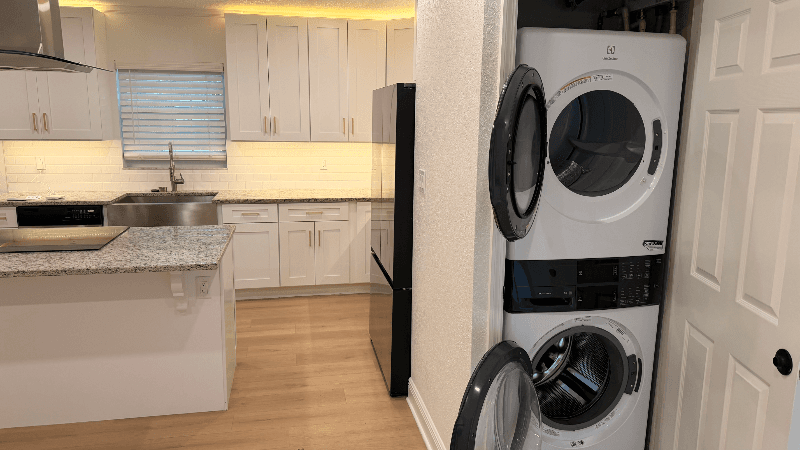 Tampa House: 8708 N Pawnee Ave,