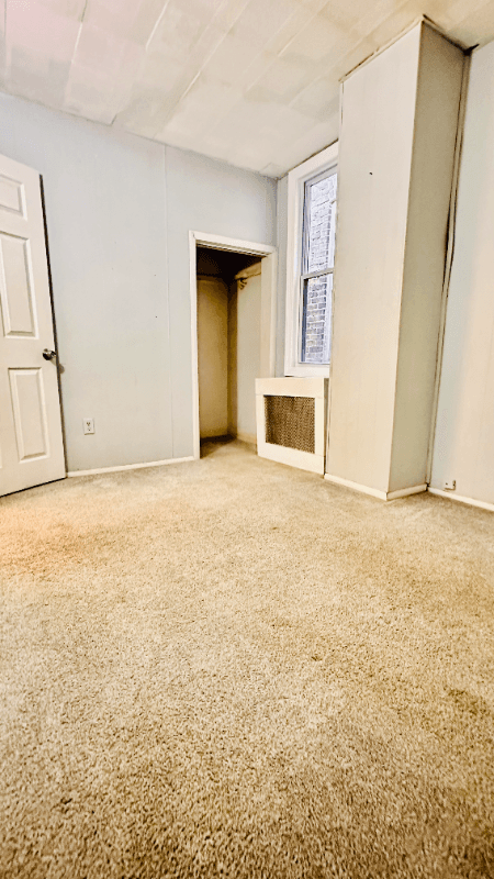 Saint Clair House: 13 N 2nd St