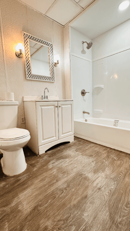 Saint Clair House: 13 N 2nd St