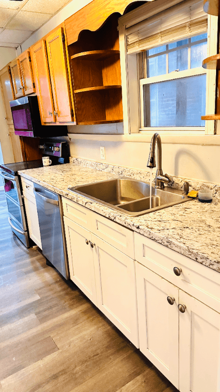 Saint Clair House: 13 N 2nd St