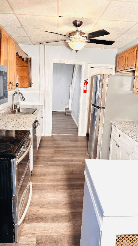 Saint Clair House: 13 N 2nd St