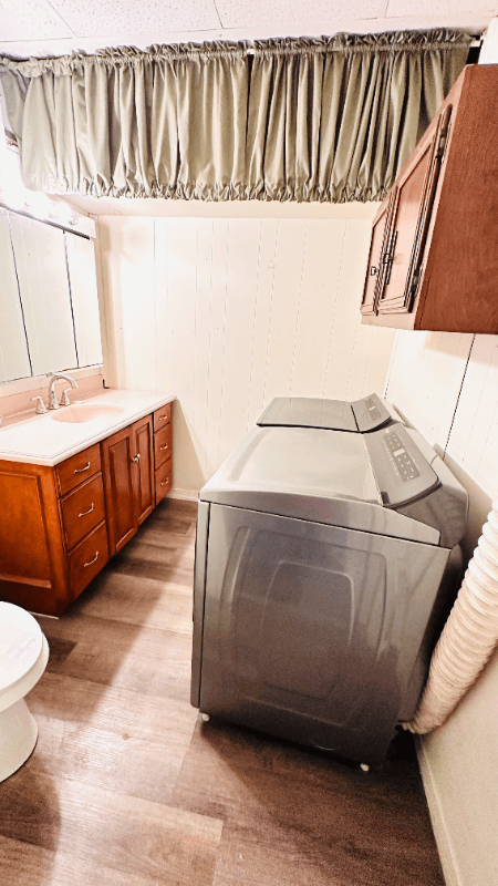 Saint Clair House: 13 N 2nd St