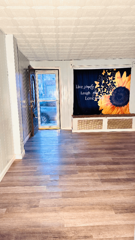Saint Clair House: 13 N 2nd St