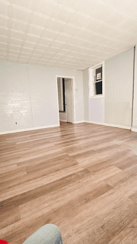 Saint Clair House: 13 N 2nd St