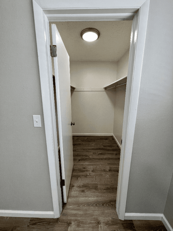 Brighton Apartment: 221 Jessup Street