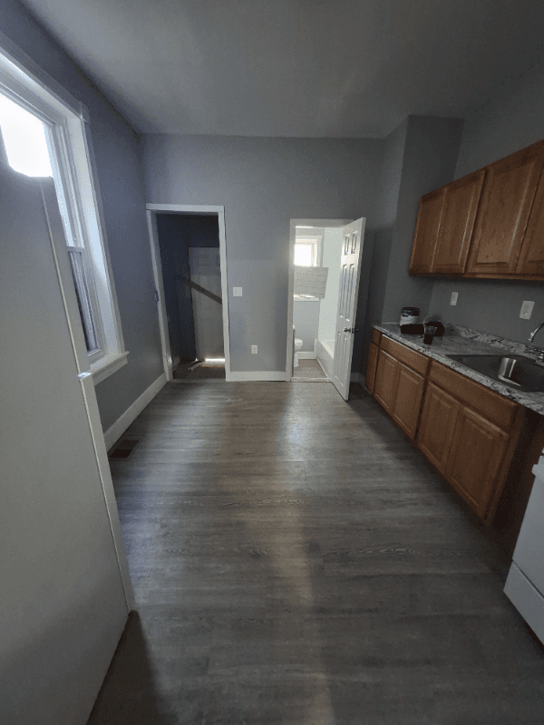 Trenton Apartment: 180 Walnut Ave