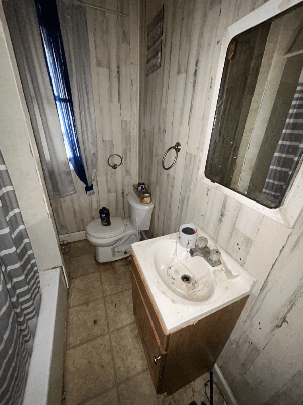 East Saint Louis House: 5617 Warren Ave