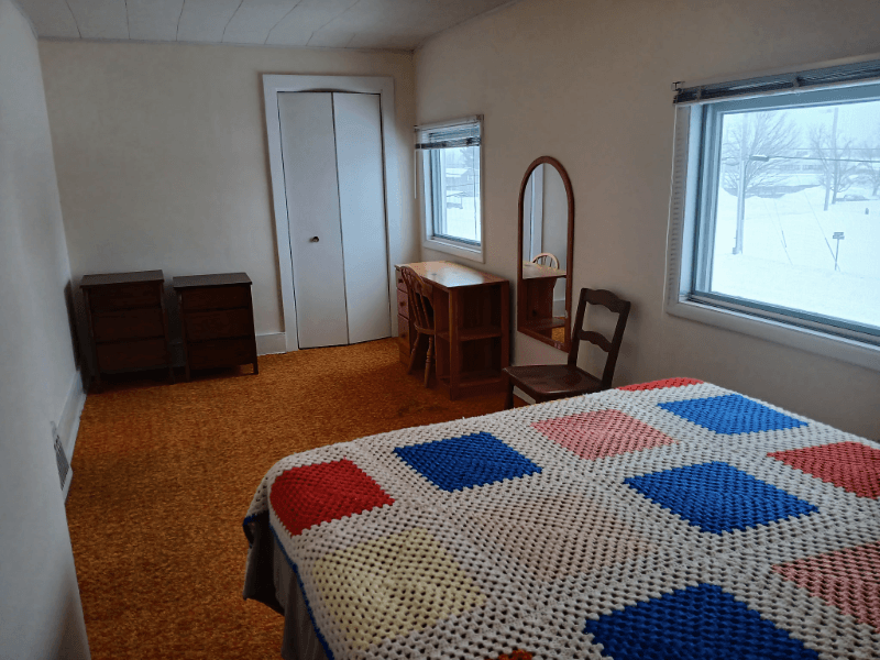 Newberry Single Room: 321 W McMillan Ave