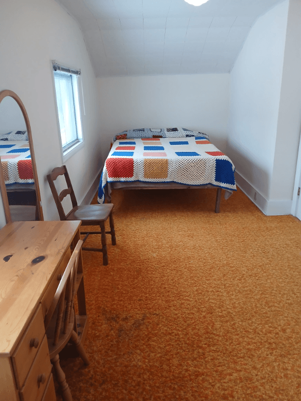 Newberry Single Room: 321 W McMillan Ave