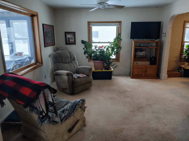 Newberry Single Room: 321 W McMillan Ave