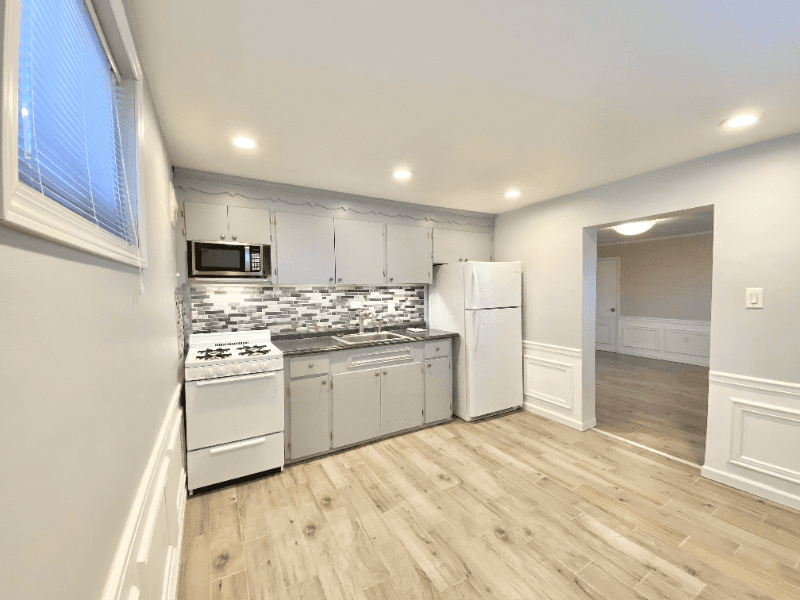 Danville Apartment: 44 N HUNGTINGTON