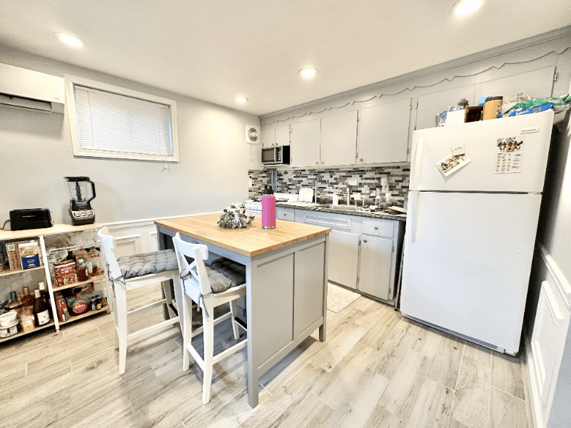 Danville Apartment: 44 N HUNGTINGTON