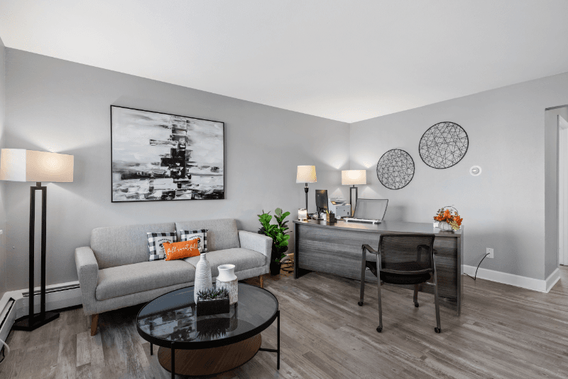 Brighton Apartment: 65 N Kuner Rd