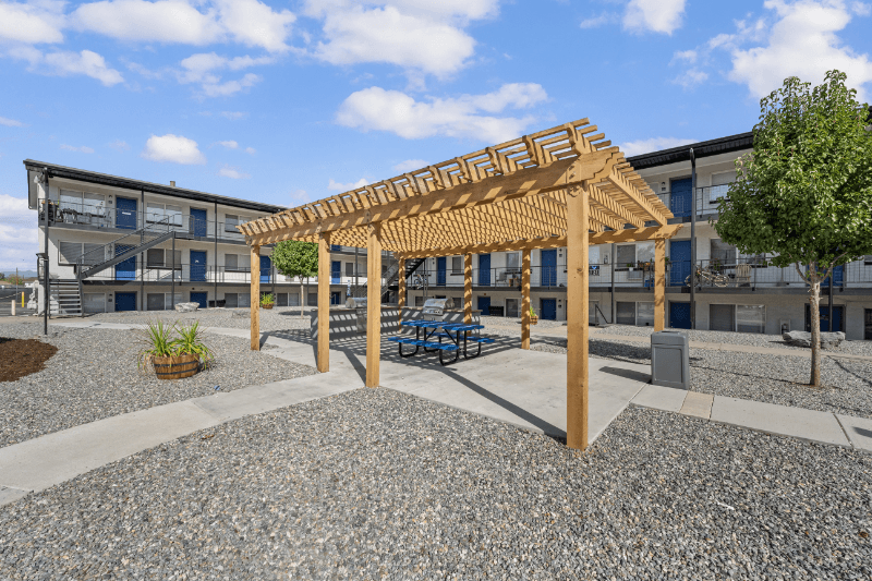 Brighton Apartment: 101 W Egbert St