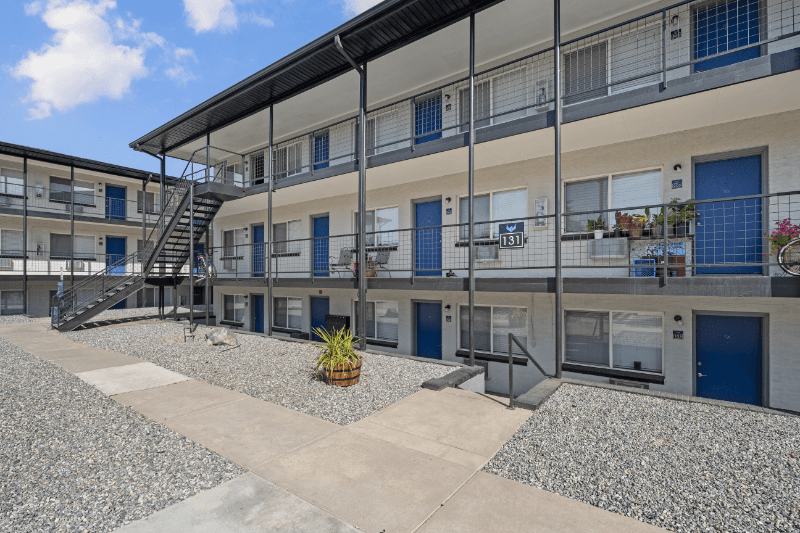 Brighton Apartment: 101 W Egbert St