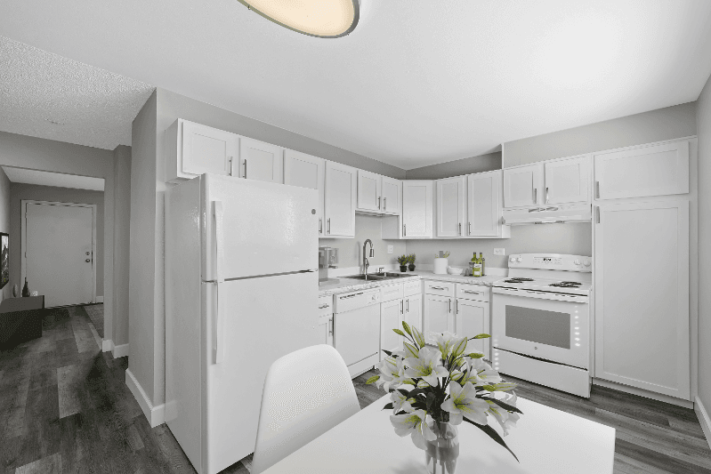Brighton Apartment: 78 W Walnut St
