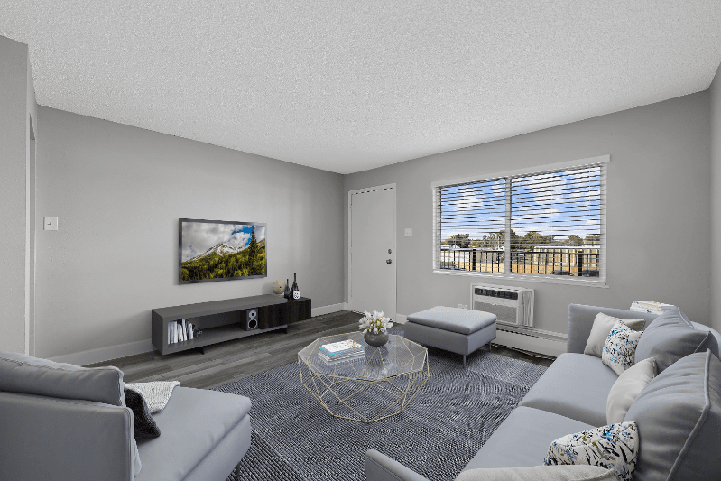 Brighton Apartment: 78 W Walnut St