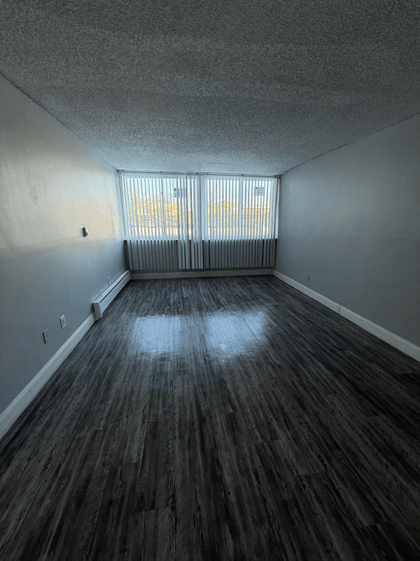 Detroit Apartment: 18331 W Chicago St